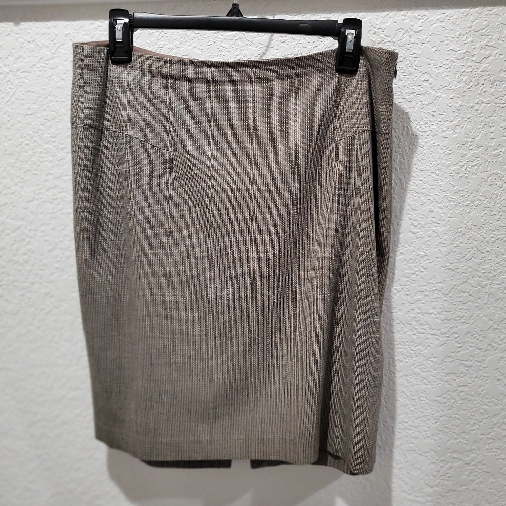 Neutral color print skirt